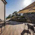 Apartament - Con Roccia Naturale *
