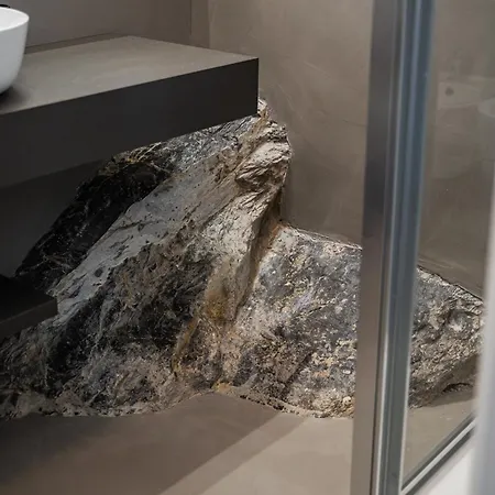 - Con Roccia Naturale Rapallo